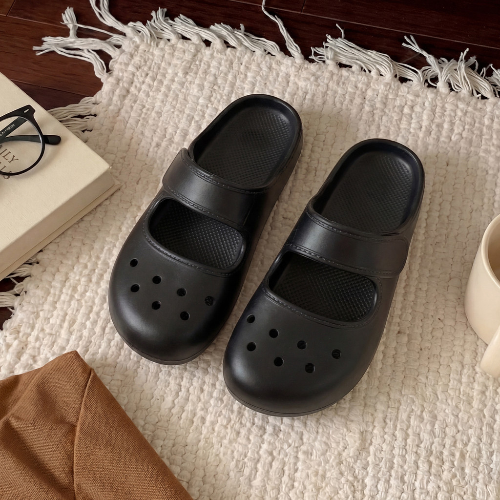 Sandálias pretas chinelos femininos verão novo estilo buraco sapatos antiderrapante respirável Mary Jane casa exterior W