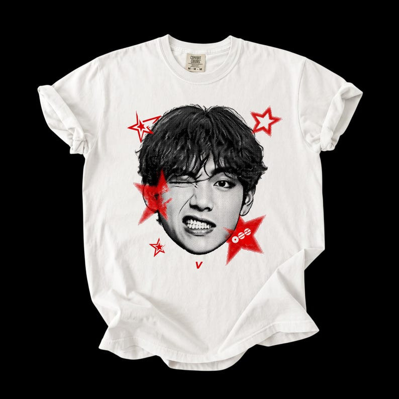Camiseta Feminina Estampa de Personagem com Estrelas Vermelhas Moderna Estilosa Confortável Tendência