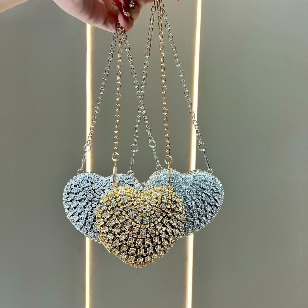 Bolsa Coração Mini Luxo Feminina com Corrente - Bolsinha de Mão Artesanal com Strass para Festas e Eventos