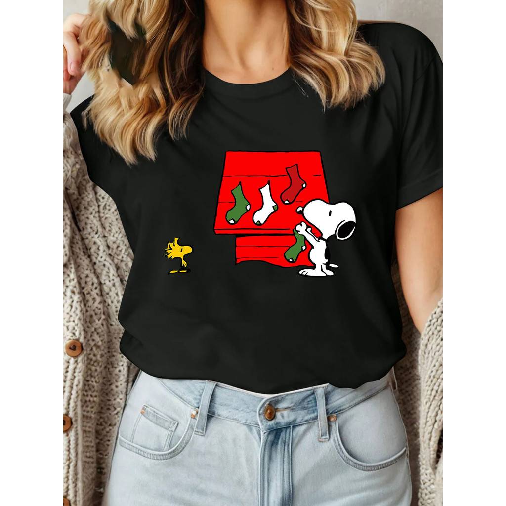 BR.Moonlight Camiseta Feminina Peanuts Christmas Festivo Vermelho Snoopy Design Estampada Confortável Divertida Natalina