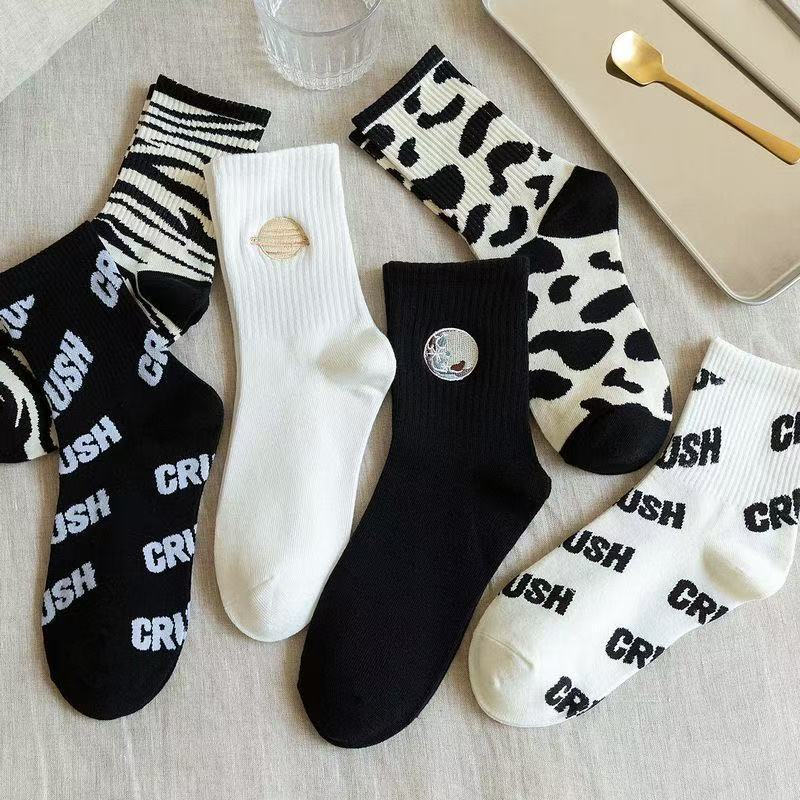 KIT 2 6 Pares Meias femininas cano médio com estampa de planetas e letras, modelo fofo e fino para o verão 35-40