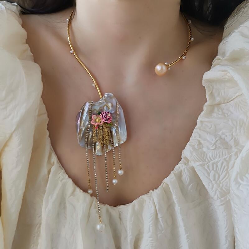 Pronto estoque Feito à mão luz luxo concha diamante flor pérola colar banhado a ouro Irregular pérola colar feminino 902