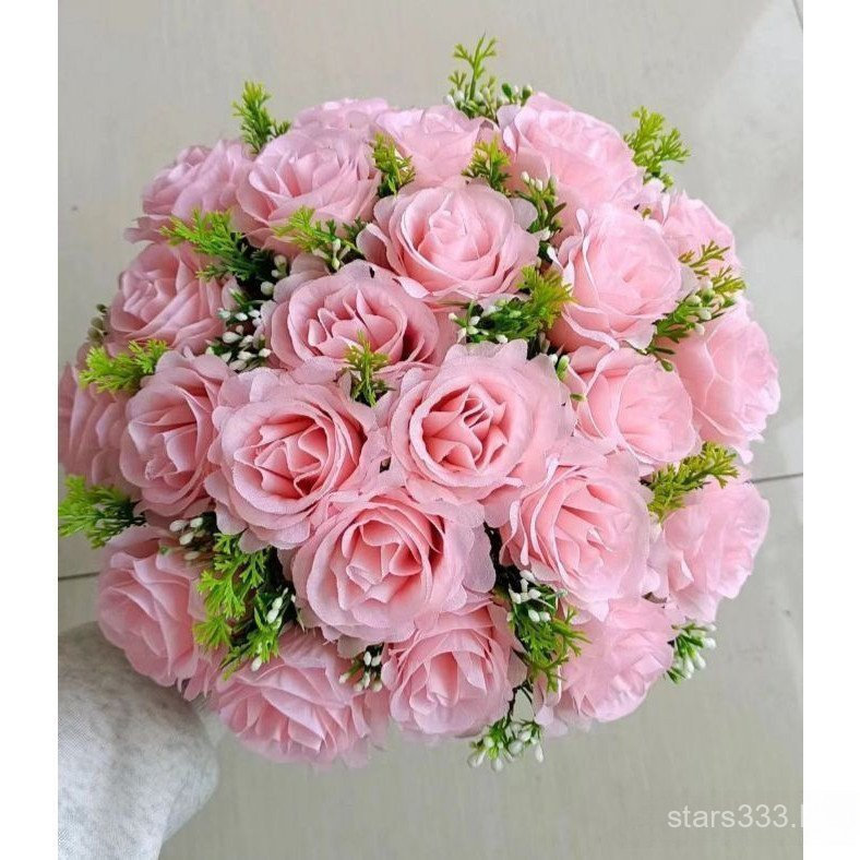 Buquê de rosas com folhagem C/24