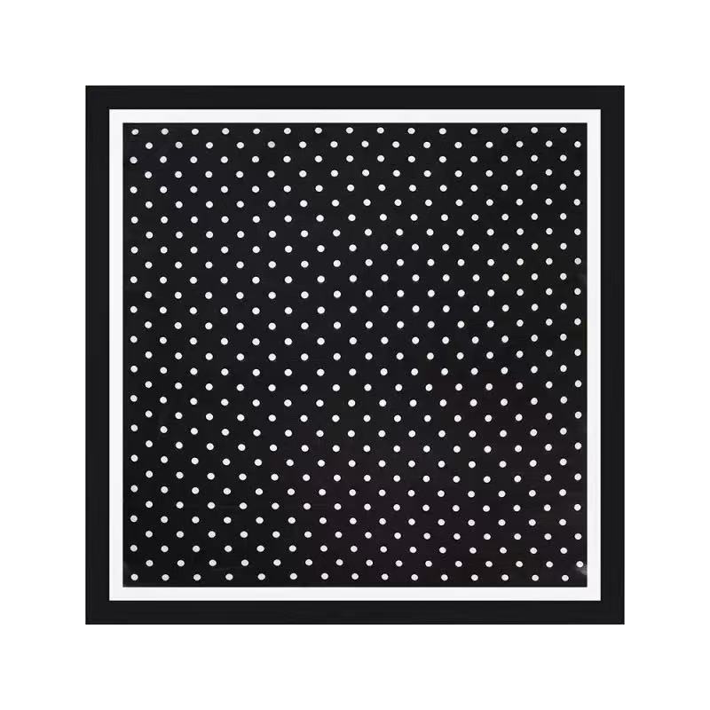 Lenço Cetim 90x90cm - Charme e Sofisticação com Estampa Poá LISTRA — imagem 2 de 2