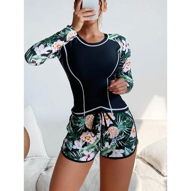 Conjunto de duas peças para mergulho feminino: maiô com estampa tropical e roupa de praia