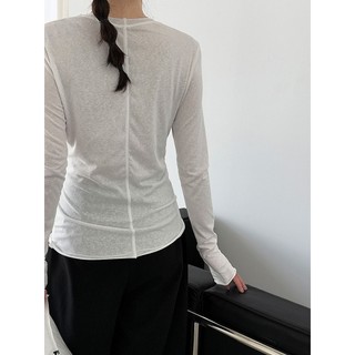 Branco enrolado ombro manga comprida cintura estreita camiseta feminina High-End requintado macio ceroso camisa de fundo