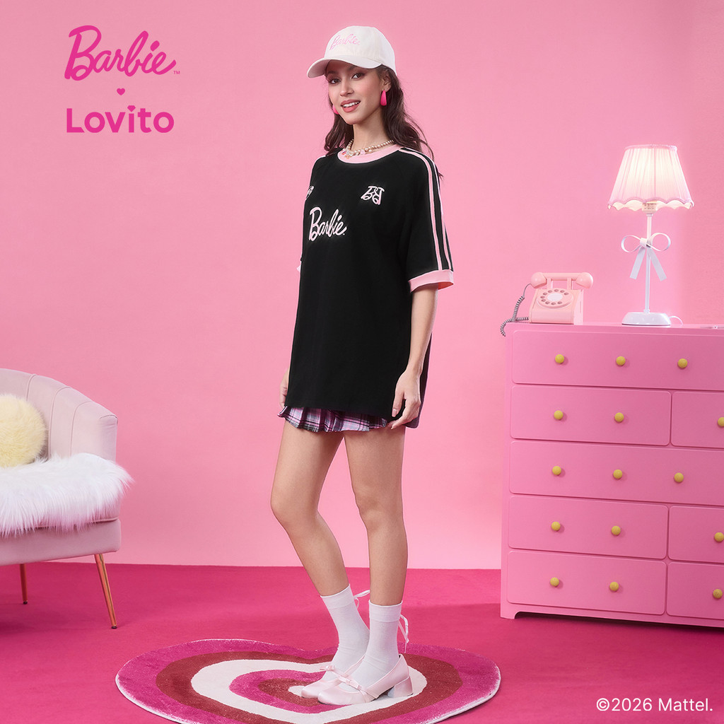 Barbie™ X Lovito Casual Camiseta Estilo Coreano Folgada Preta Primavera/verão Para Mulheres LB1AD018 · foto 2