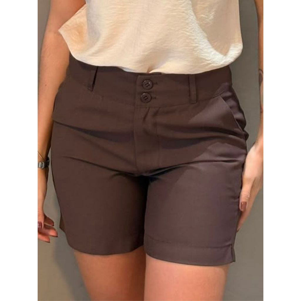 Short Feminino Essencial Bolsos Laterais Sem Transparência Viscose e Poliamida Casual Liso Básico