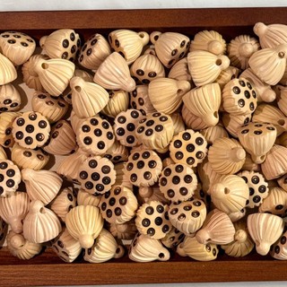 Madeira de pêssego pequeno lótus pod Boxwood ébano escultura lotus pod chaveiro acessórios pingente DIY acessórios