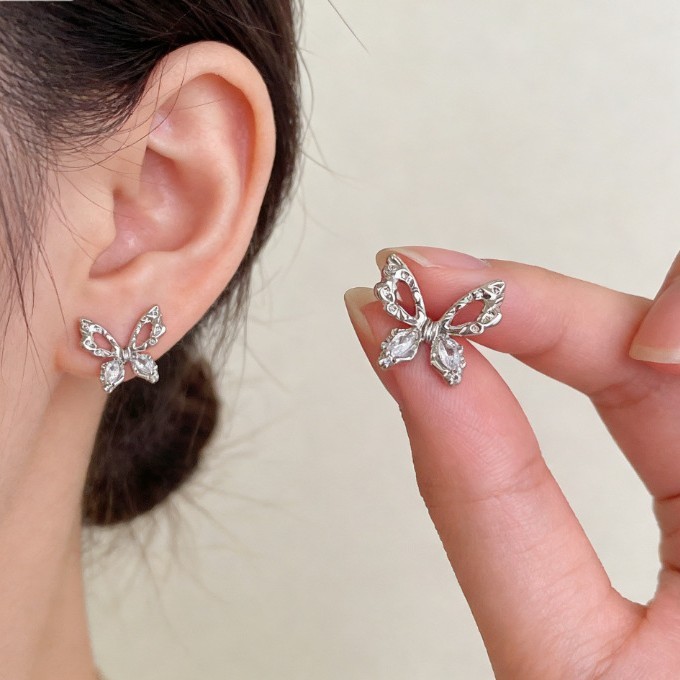 Estilo de fadas oco borboleta zircão brincos feminino verão simples nicho Design brincos de diamante doce luz brincos de