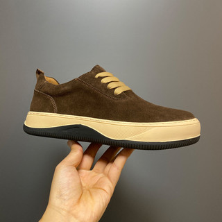 Tênis de couro de camurça de sola grossa masculino 2026 novo estilo camurça sapatos masculinos estilo britânico Retro re