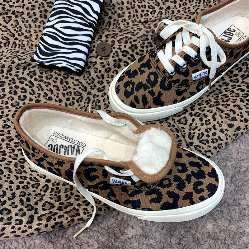 Leopardo impressão veludo sapatos de lona feminino versão coreana Casual All-Match quente sapatos femininos dois sapatos