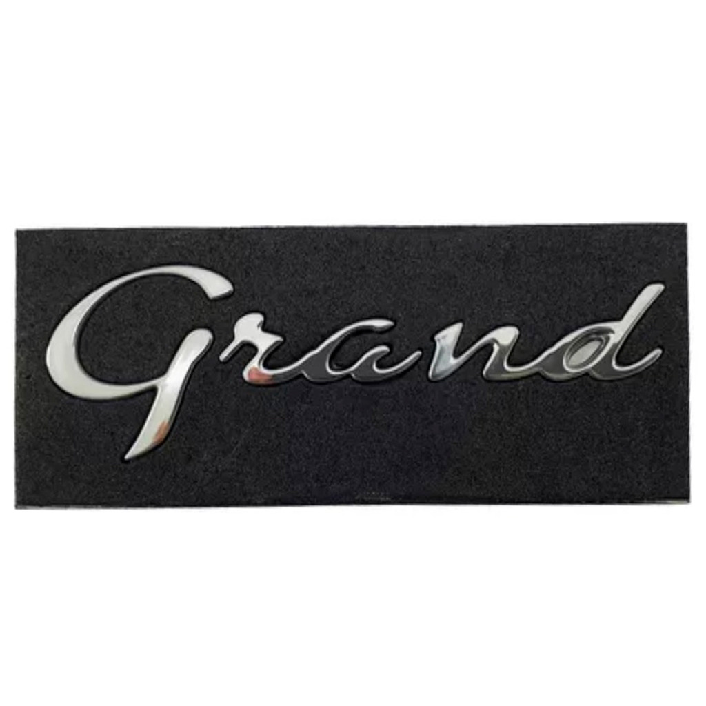 Emblema Grand Lateral Coluna Direita ou Esquerda Grand Siena Fiat 100207595