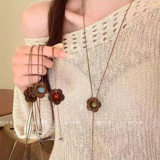 Estilo étnico bolota pingente colar feminino Retro arte de madeira pequena flor frisado feminino longo camisola colar ac