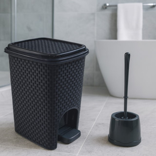 Combo Lixeira Rattan Preta 7 litros com  Escova Sanitária Reforçada Preto e Branco c/ Pedal Banheiro em Oferta na Shopee