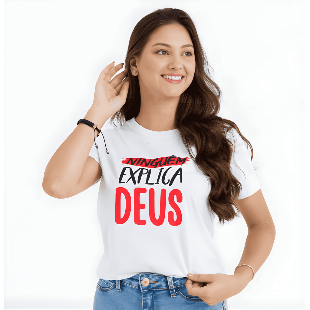Camiseta Feminina Branca Ninguém Explica Deus Estampa Cristã Evangélica Gospel 100% Algodão
