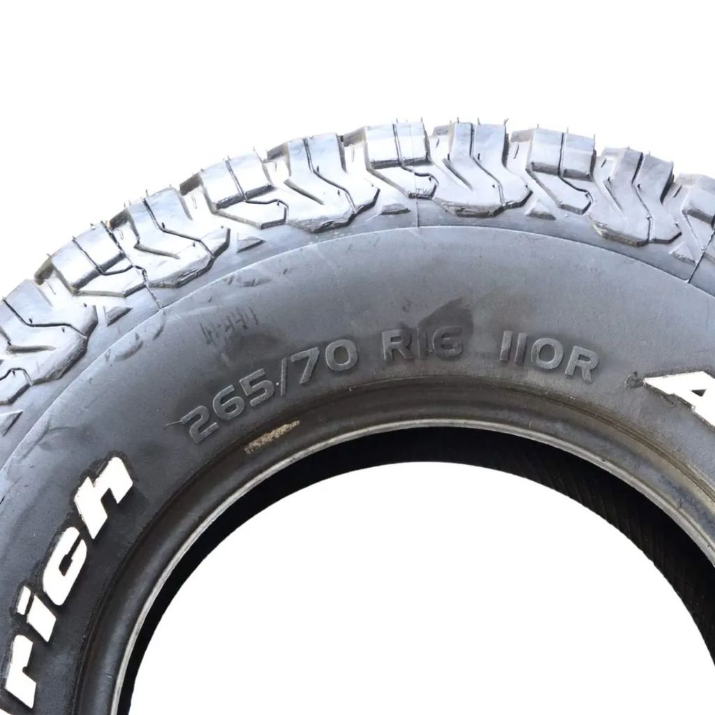 Pneu Remold Modelo BF 265x70x16 — imagem 2 de 2