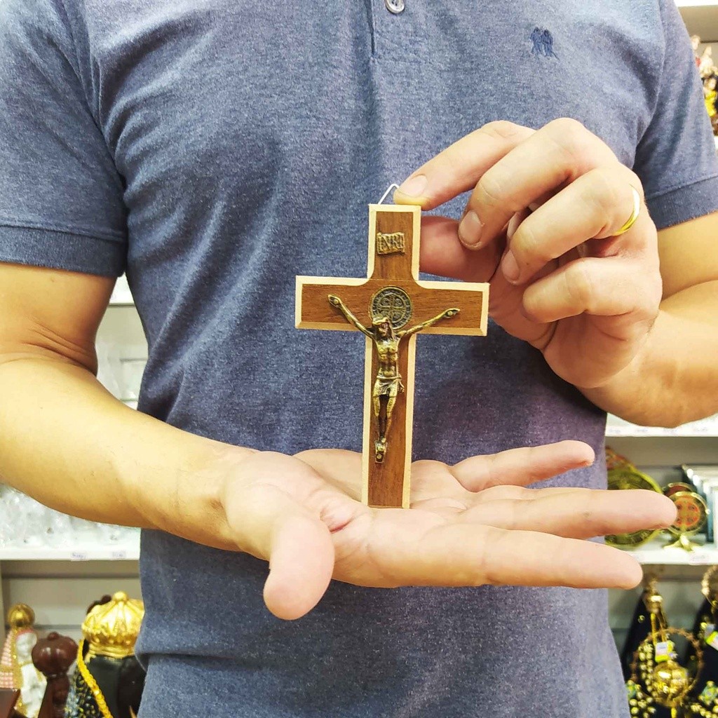 Mini Crucifixo Parede Madeira 12 cm com Medalha São Bento