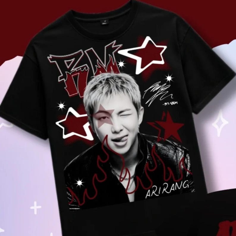 Camiseta Feminina Estampa de Artista com Letras e Estrelas Moderna Confortável Estilosa Moda Feminina