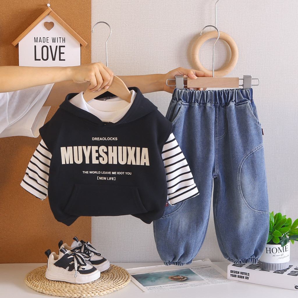 Outono Primavera Bebê Meninos Conjunto De Roupas Crianças Carta Bolso Colete Com Capuz + Camiseta Listrada + Calças Jean