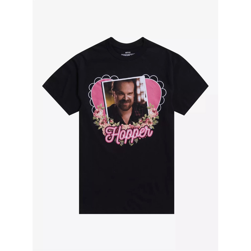 Camiseta Feminina Estampa Personagem Hopper com Floral Moderna Confortável Linda Estilosa Moda Feminina Casual