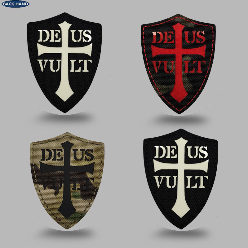 Fornecimento transfronteiriço europeu DEUS VULT cruzado equipamento tático decoração reflexiva luminosa mochila Velcro d