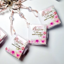 Chaveiro Bíblia Mulher Virtuosa Flores Rosas com Pérola. Kit 12 Pçs. Lembrança Mulher.