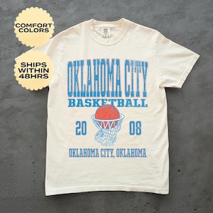 [Camiseta Premium em Algodão Puro]SISI Estampada Oklahoma City Basketball 2008 Streetwear Vintage Basquete