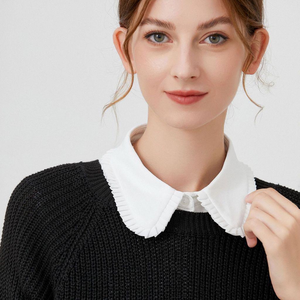 Blusa branca de chiffon para mulher, com gola alta franzida, um modelo profissional, super elegante e moderno.