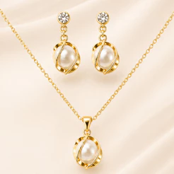 Conjunto Colar e Brincos Feminino Pingente Trevo Pérola Coração Borboleta Pedrinha Brilhante Prata Dourado