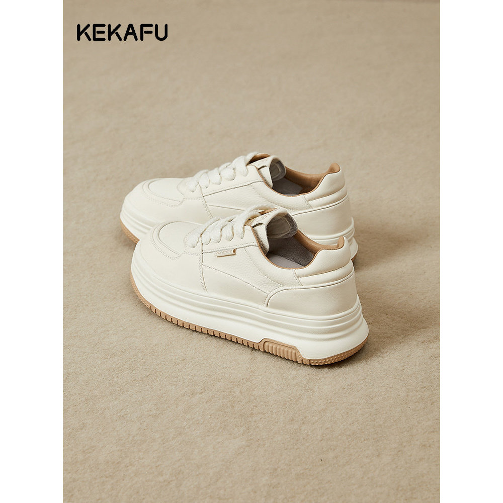 Kekafu sapatos brancos de sola grossa femininos 2026 novo estilo sapatos femininos primavera outono aumentando tênis cas