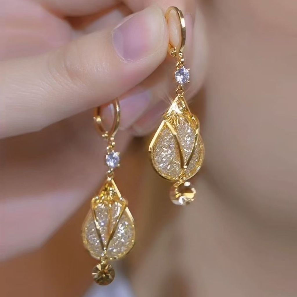 Brincos dourados luxuosos e elegantes para mulheres, brincos de diamantes da moda, brincos de diamantes EEVW.   0LVS