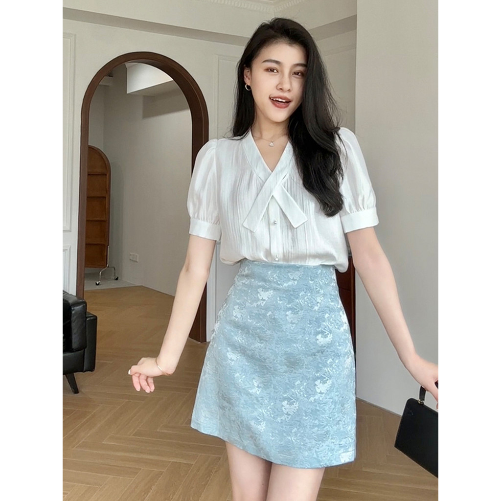 Temperamento francês azul meio comprimento vestido feminino 2026 novo estilo verão nicho Design usar um conjunto complet