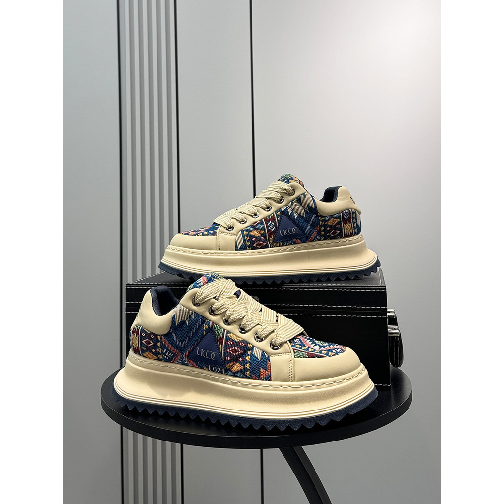 Sapatos masculinos 2026 primavera novo estilo respirável estilo étnico bordado sapatos casuais masculinos na moda sapato