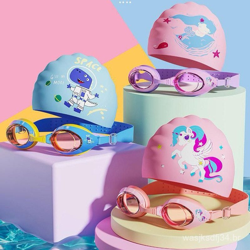 Conjunto de touca e óculos de natação infantil, adequado para piscinas, tanto para meninas quanto para meninos.