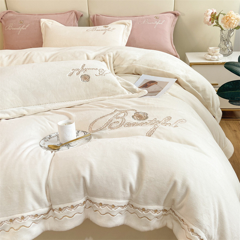 Classe A engrossado bebê leite velo conjunto de quatro peças bordado Coral velo colcha capa inverno quente flanela cama