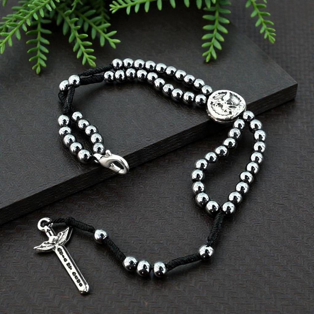 Terço De Pulso Pedra Hematita Medalha De São Miguel Arcanjo