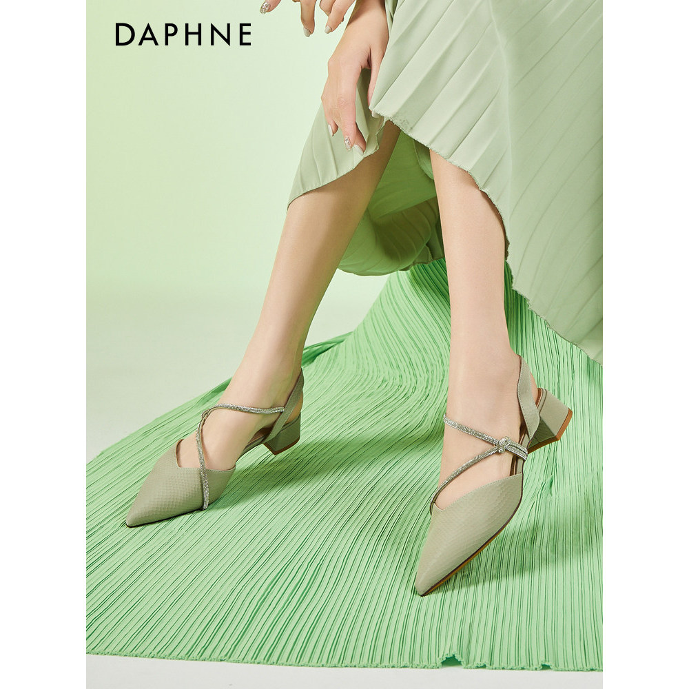 Daphne Baotou sandálias femininas verão 2026 novo estilo único sapatos de salto grosso combinando saia francesa sapatos 