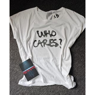 Camiseta Masculina Feminina Oversized Estampa Frase Who Cares? Letra Rústica Camiseta Streetwear Unissex Camiseta