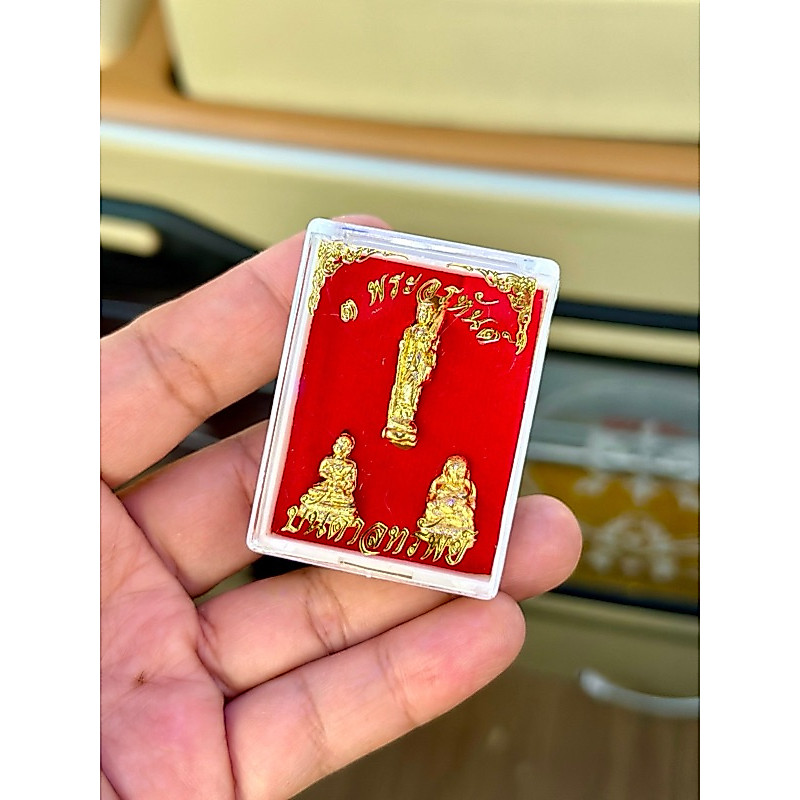 รูปสินค้า พระเครื่องมงคล 3 องค์ พร้อมกล่องพกพาสะดวก