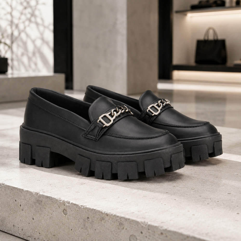 Sapato Mocassim Feminino Solado Tratorado Detalhe em Correntes Modelo Casual Fino Elegante Confortável e Estiloso