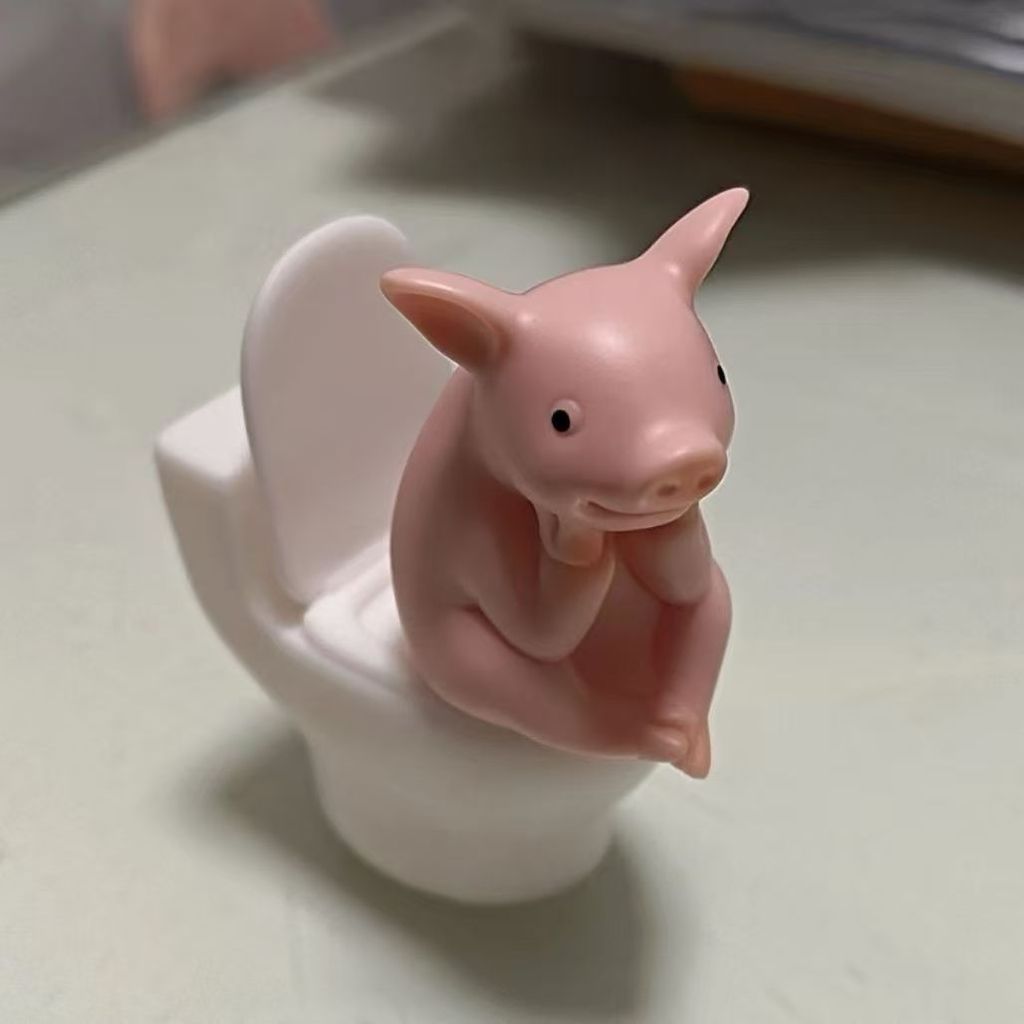 Novo produto pensando Piggy decoração do banheiro toalete presente de aniversário Desktop decoração para casa merda-maki