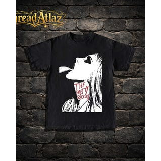 Camiseta Feminina Estampa Personagem com Chapéu e Cabelo Longo Moderna Confortável Estilosa Moda Feminina Casual