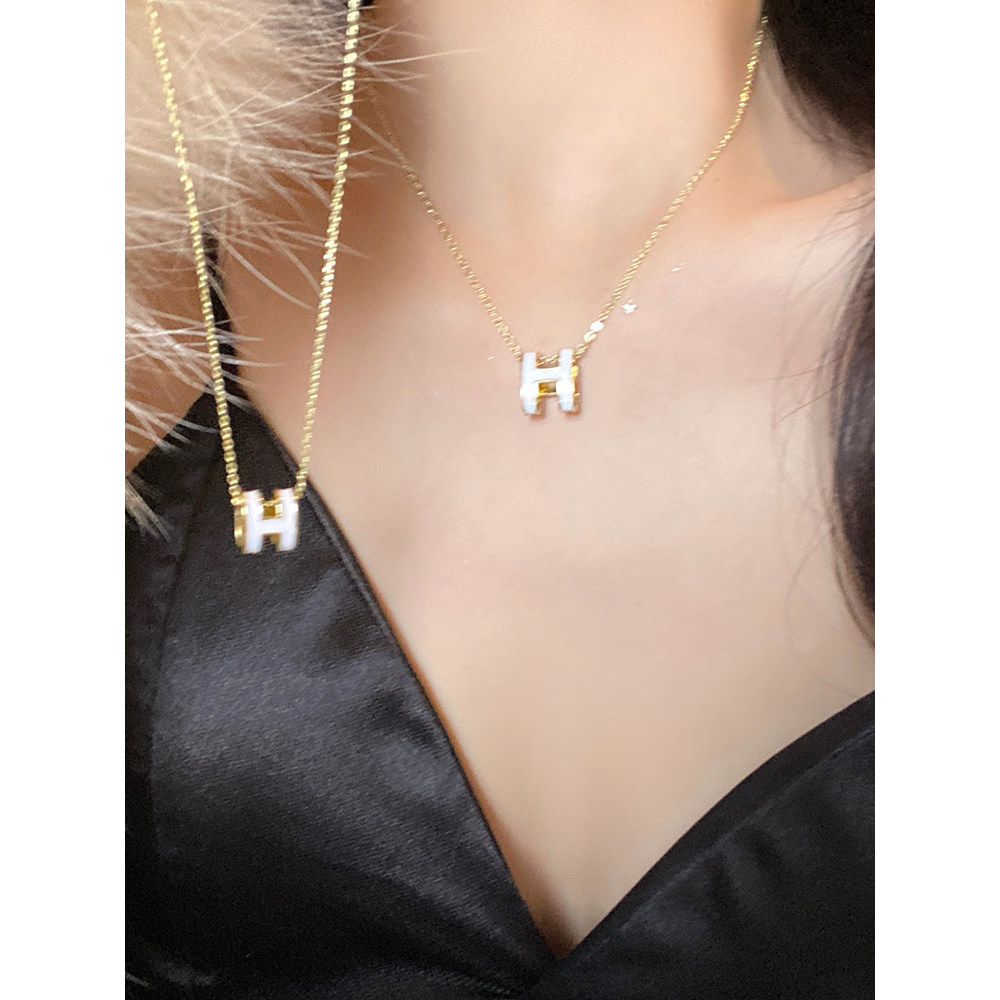 Ouro H carta colar meninas novo estilo camisola colar luz luxo nicho pingente clavícula corrente colar jóias