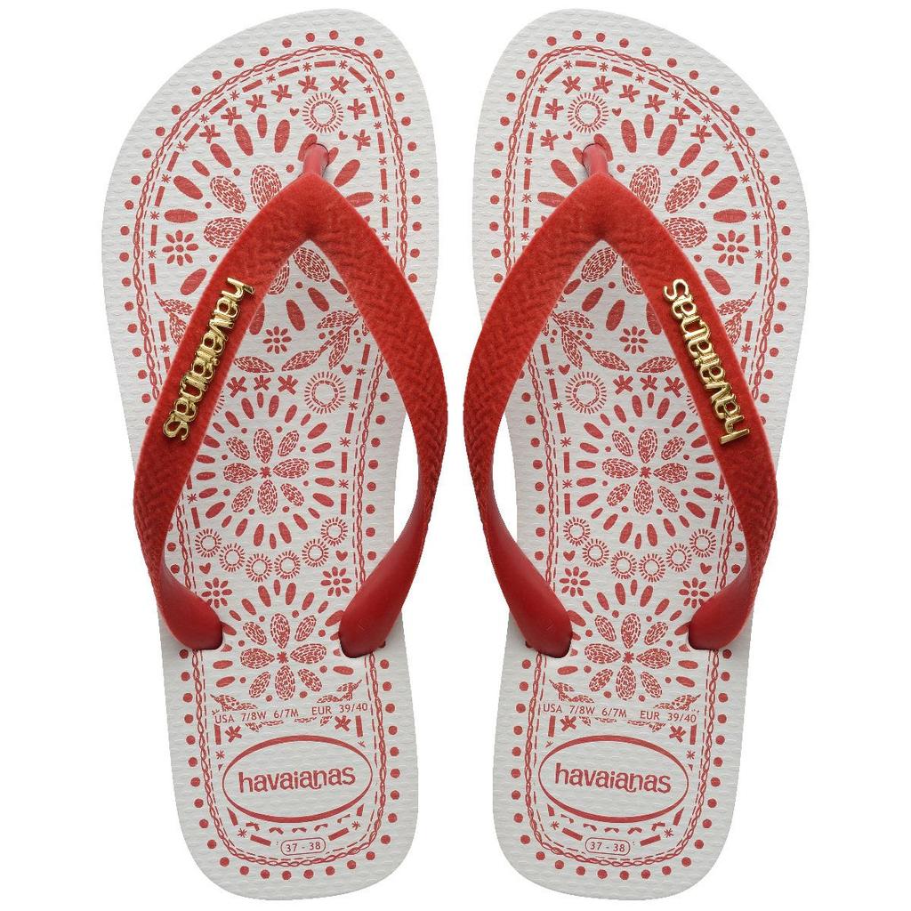 Par de chinelos Havaianas modelo Top Bordado Flor na cor branca com estampa floral vermelha e tiras vermelhas