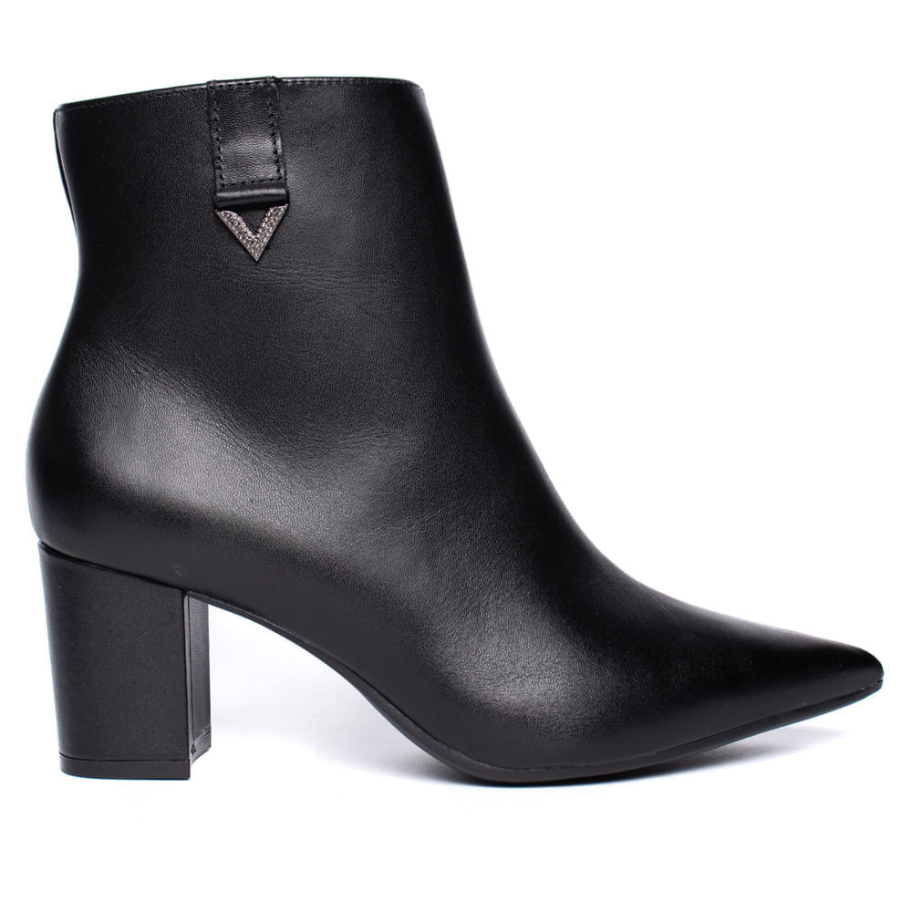 Bota Feminina Via Marte Bico Fino Em Couro Preto