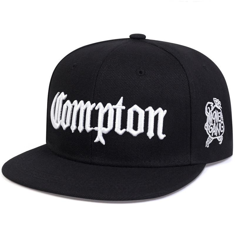 Boné Elegante Compton Bordado de Aba Reta: Boné unissex estilo hip-hop com aba reta e protetor facial, adequado para tod