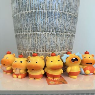 Venda quente bonito na moda brinquedos capivara Luru mistério caixa desktop decorações pequenos ornamentos brinquedos na