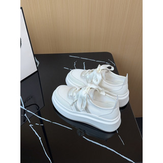 Sapatos brancos de couro feminino 2026 novo estilo sapatos de plataforma de sola grossa moda sapatos casuais aumento int