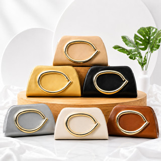 Bolsa Clutch Feminina Luxo de Verniz com Argola Dourada e Alça para Festa, Casamento, Formatura Evento Madrinha